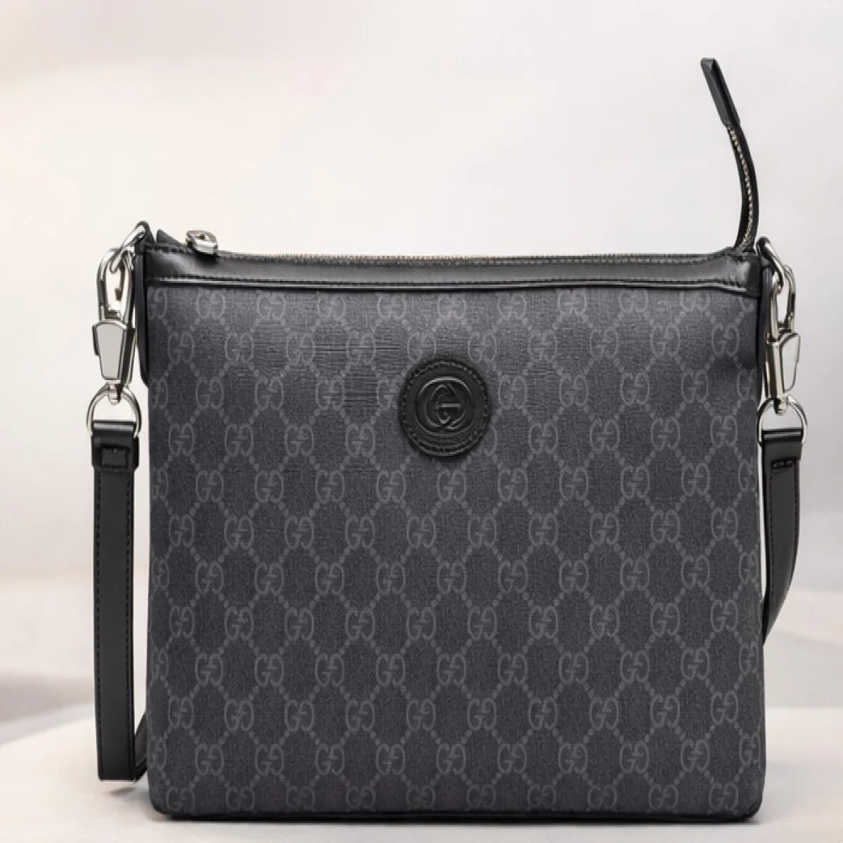 Gucci GG Supreme Canvas Messenger Bag - صورة 7