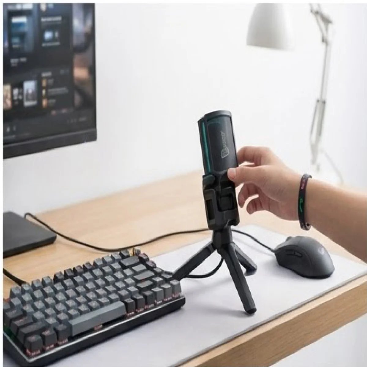 Baqer Gaming Microphone for PC – Professional Sound with RGB Lighting –A68 - صورة 3