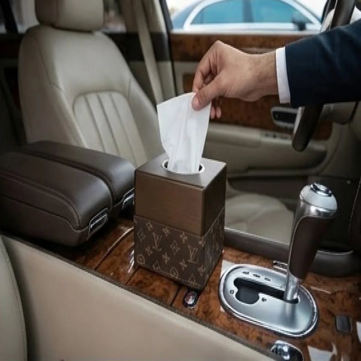 LOUIS VUITTON – Luxury Tissue Box - صورة 2