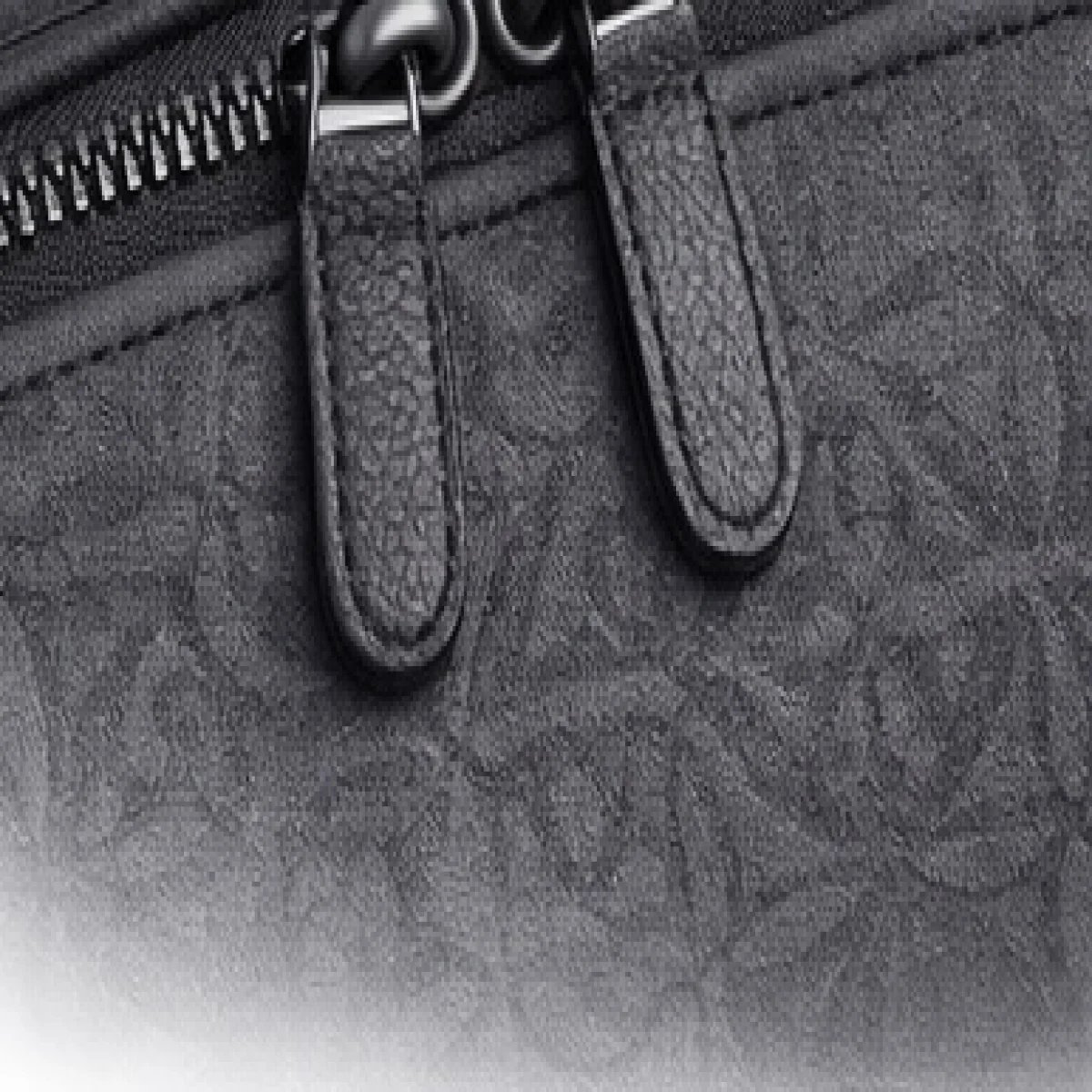 Loewe Anagram Leather Messenger Bag - صورة 11