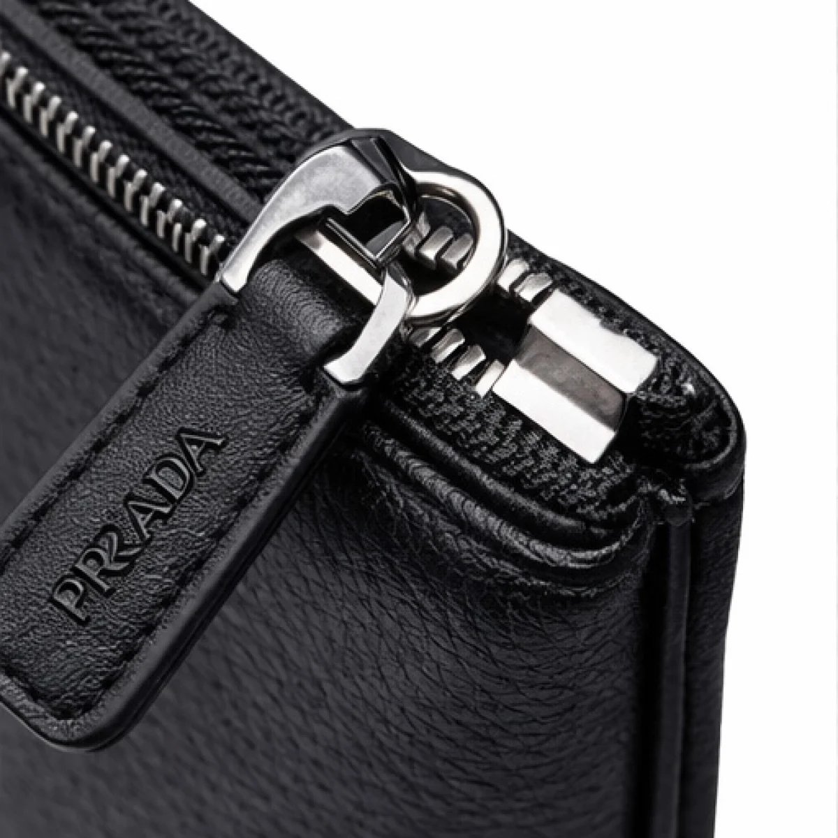 Prada – Smooth Leather Zip Clutch – Black Edition - صورة 3