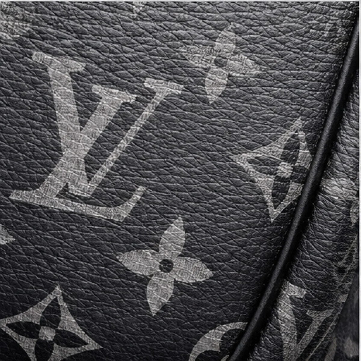 Louis Vuitton Monogram Eclipse Messenger Bag – Classic Edition - صورة 3
