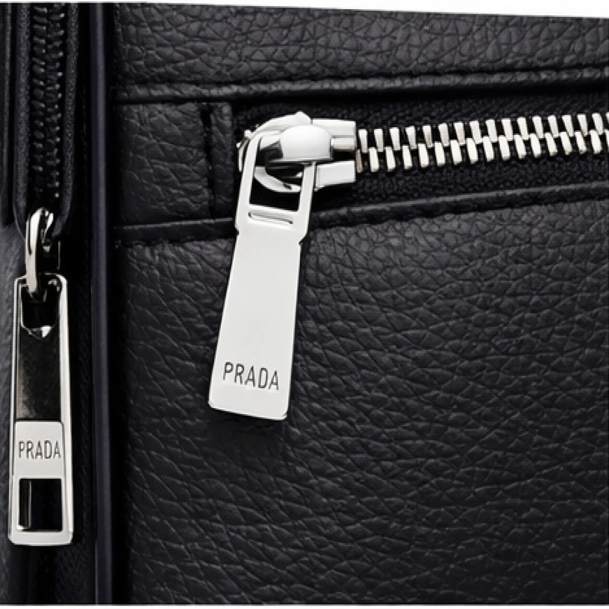Prada Classic Leather Pouch Bag - صورة 3