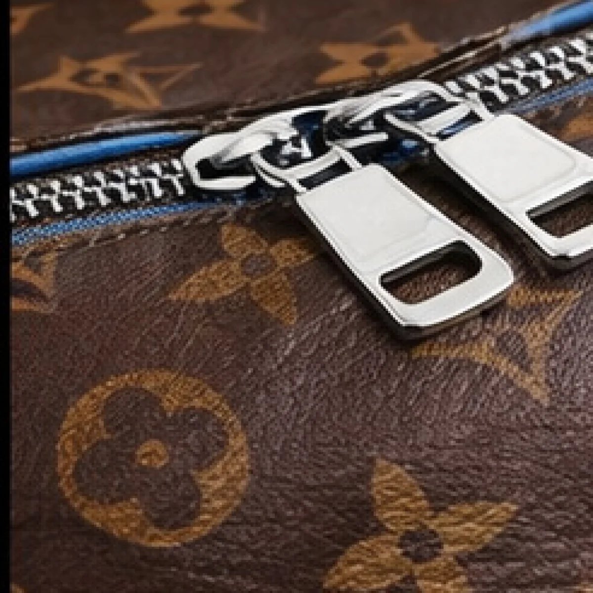 Louis Vuitton Keepall Bandoulière Monogram Blue Accent - صورة 3