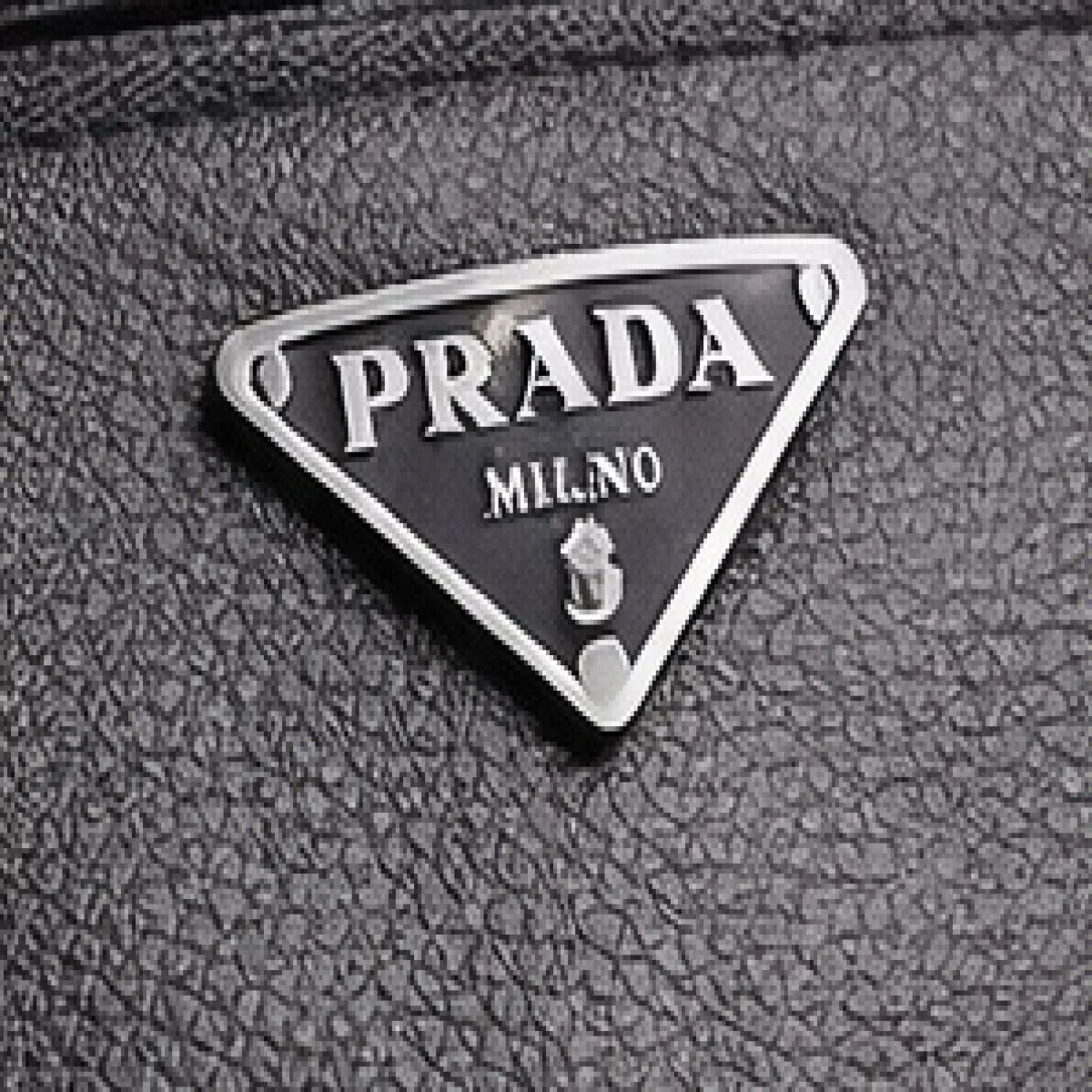 Prada – Saffiano Leather Slim Clutch – Black Edition - صورة 3