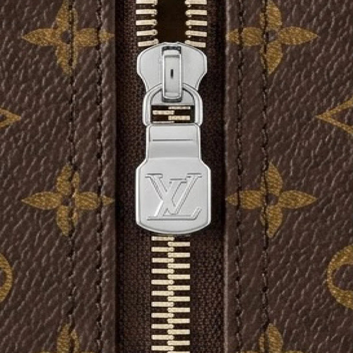 Louis Vuitton – Classic Monogram Rolling Travel Suitcase - صورة 3