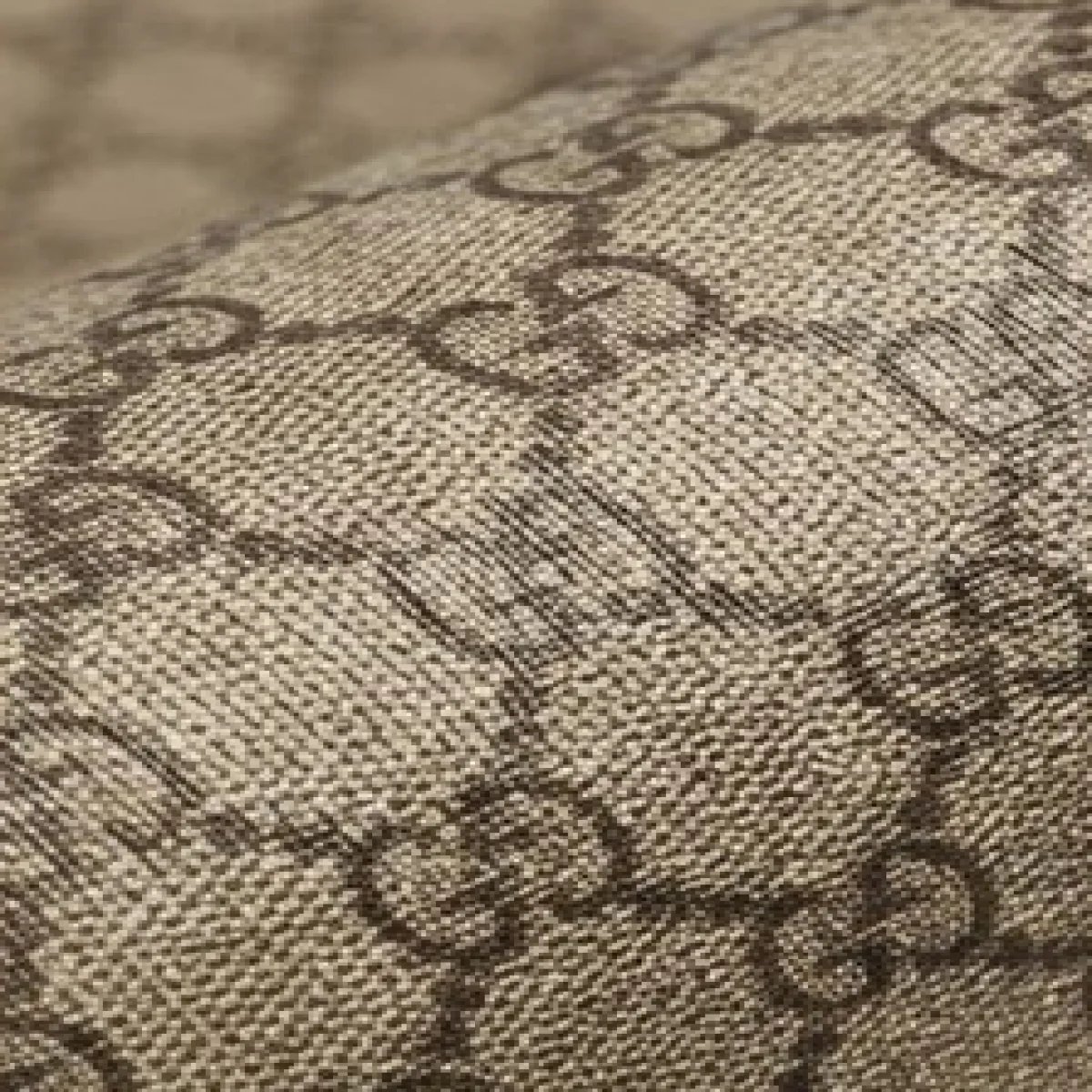 Gucci – GG Supreme Rolling Travel Suitcase Brown Leather Trim Premium Edition - صورة 3