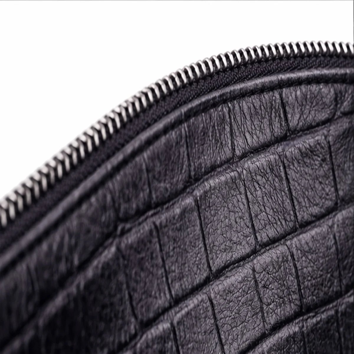 Montblanc Heritage Paris – Croco Signature Leather Zip Clutch – Black Edition - صورة 3