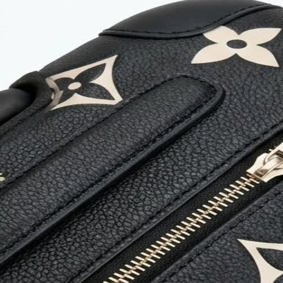 Louis Vuitton – Giant Monogram Rolling Travel Suitcase Black & White Edition - صورة 2
