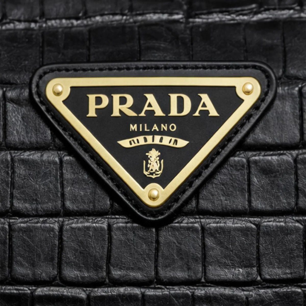 Prada – Crocodile Embossed Clutch – Black Edition - صورة 2