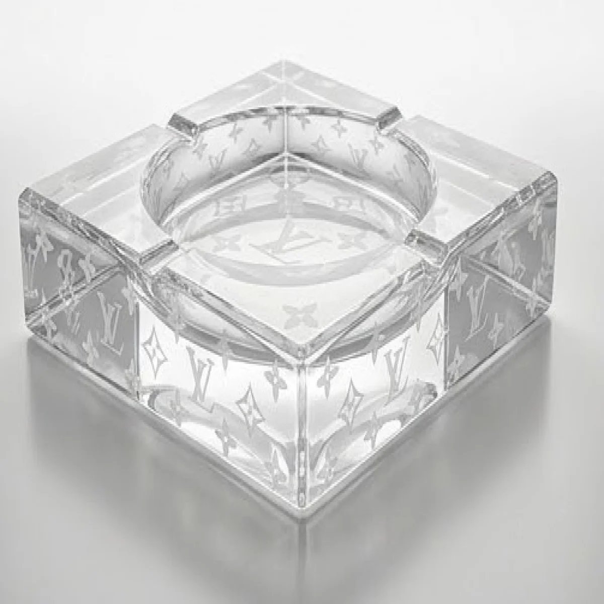 LOUIS VUITTON – Luxury Crystal Monogram Dish - صورة 2