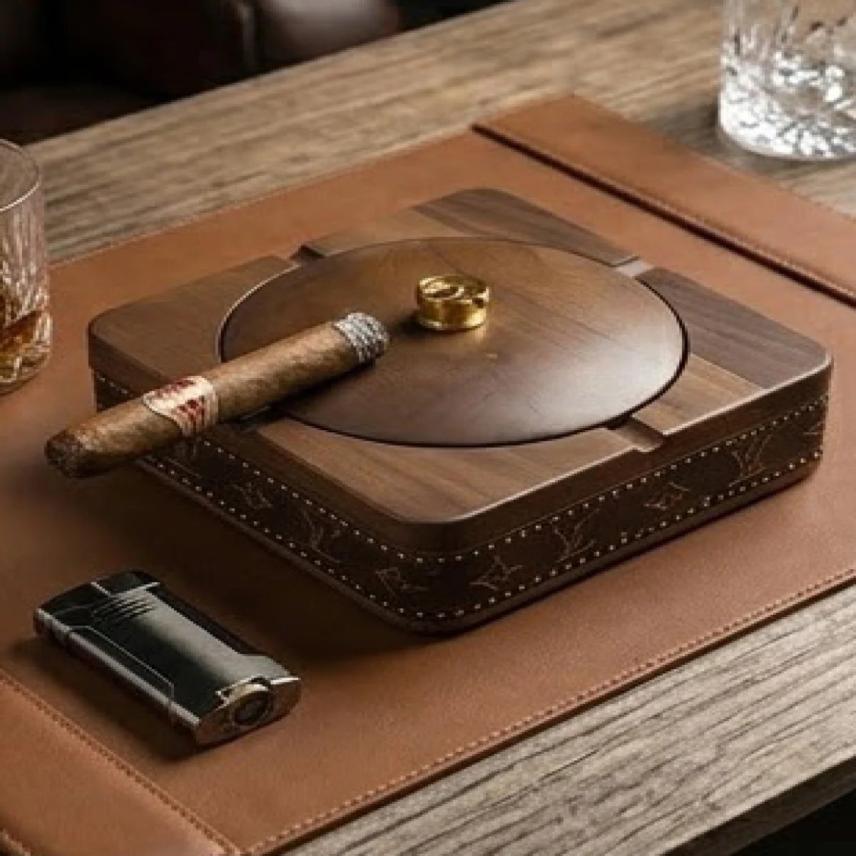 LOUIS VUITTON – Luxury Wooden Monogram Ashtray Box - صورة 3