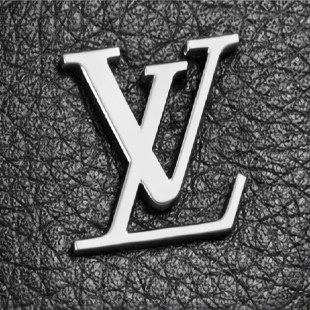 Louis Vuitton Urban Sling Leather Bag - صورة 3