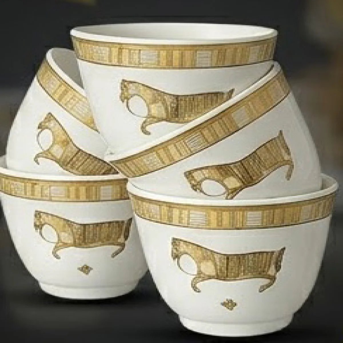 HERMÈS – Luxury Gold Horse Espresso Cup Set - صورة 2