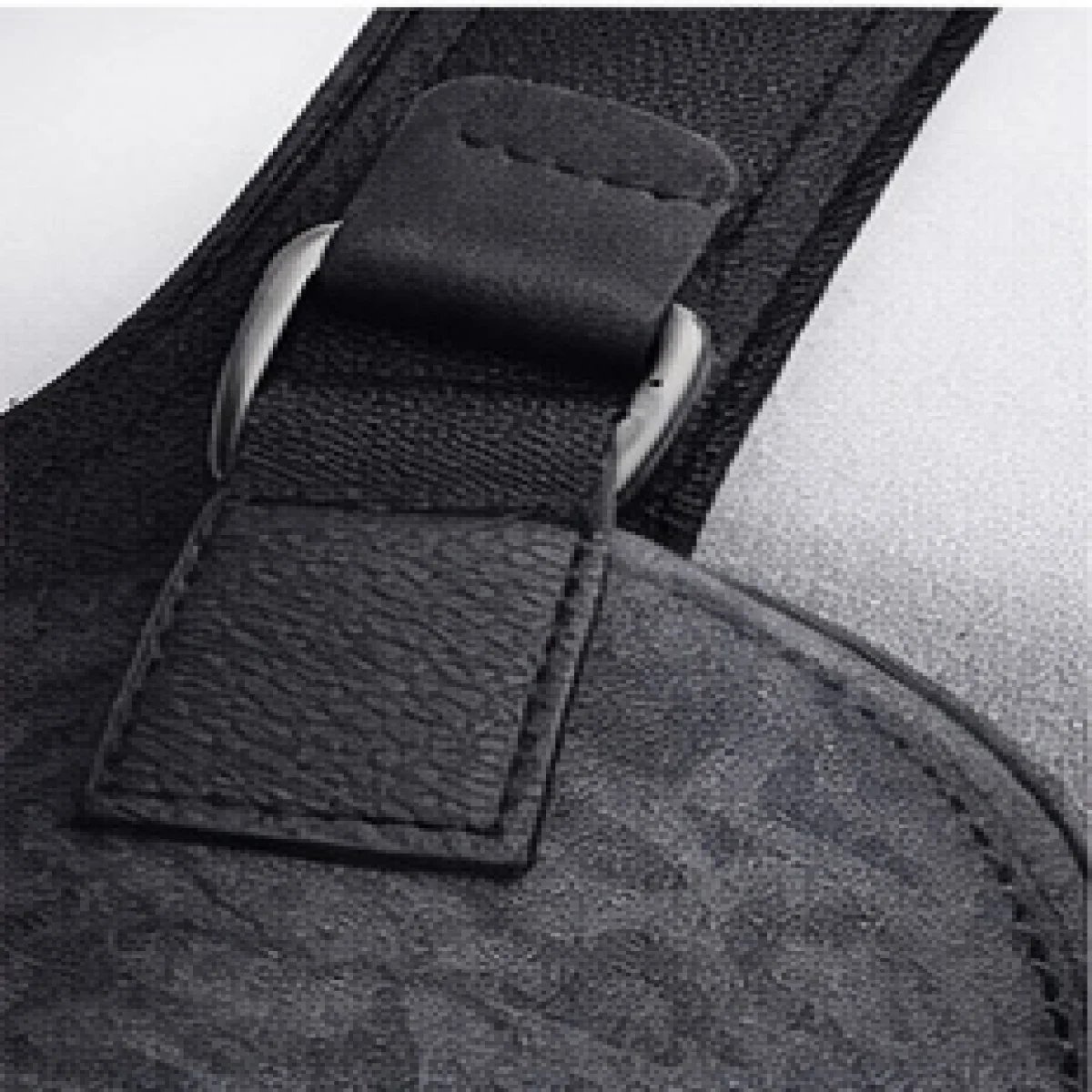 Loewe Anagram Leather Messenger Bag - صورة 4