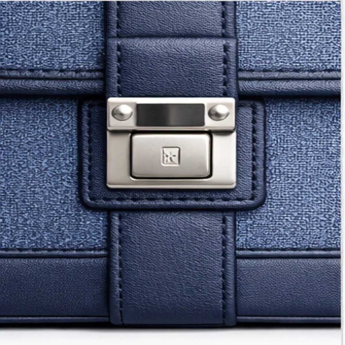 Prada Elegant Leather Shoulder Bag - صورة 9