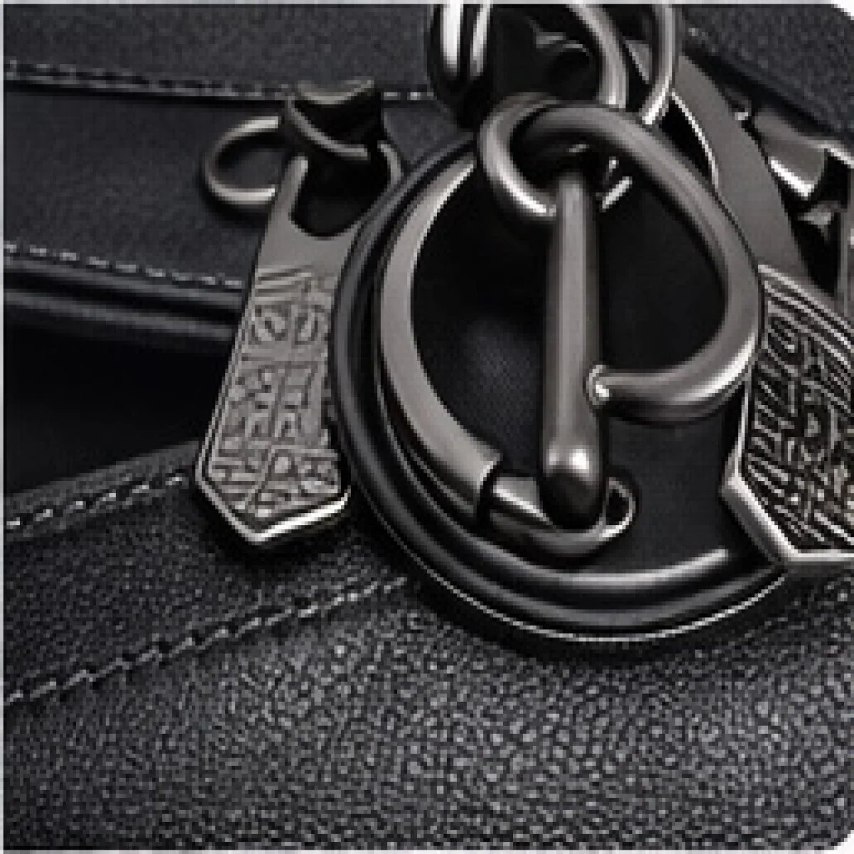 Prada Classic Leather Buckle Crossbody Bag - صورة 7