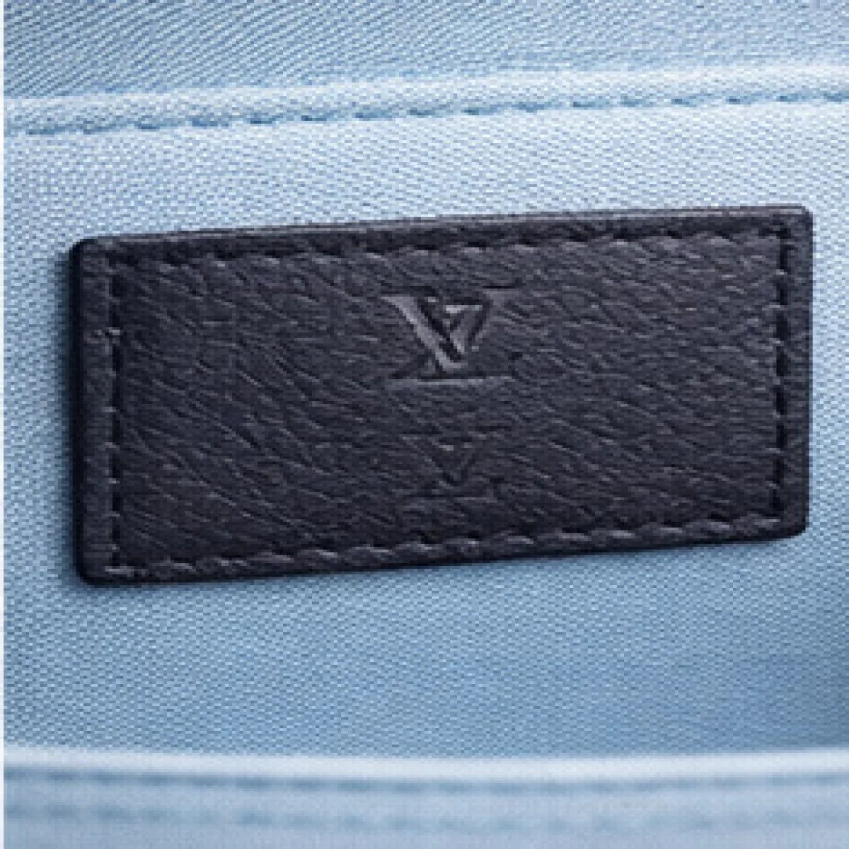 Louis Vuitton Monogram Eclipse Outdoor Messenger Bag - صورة 8