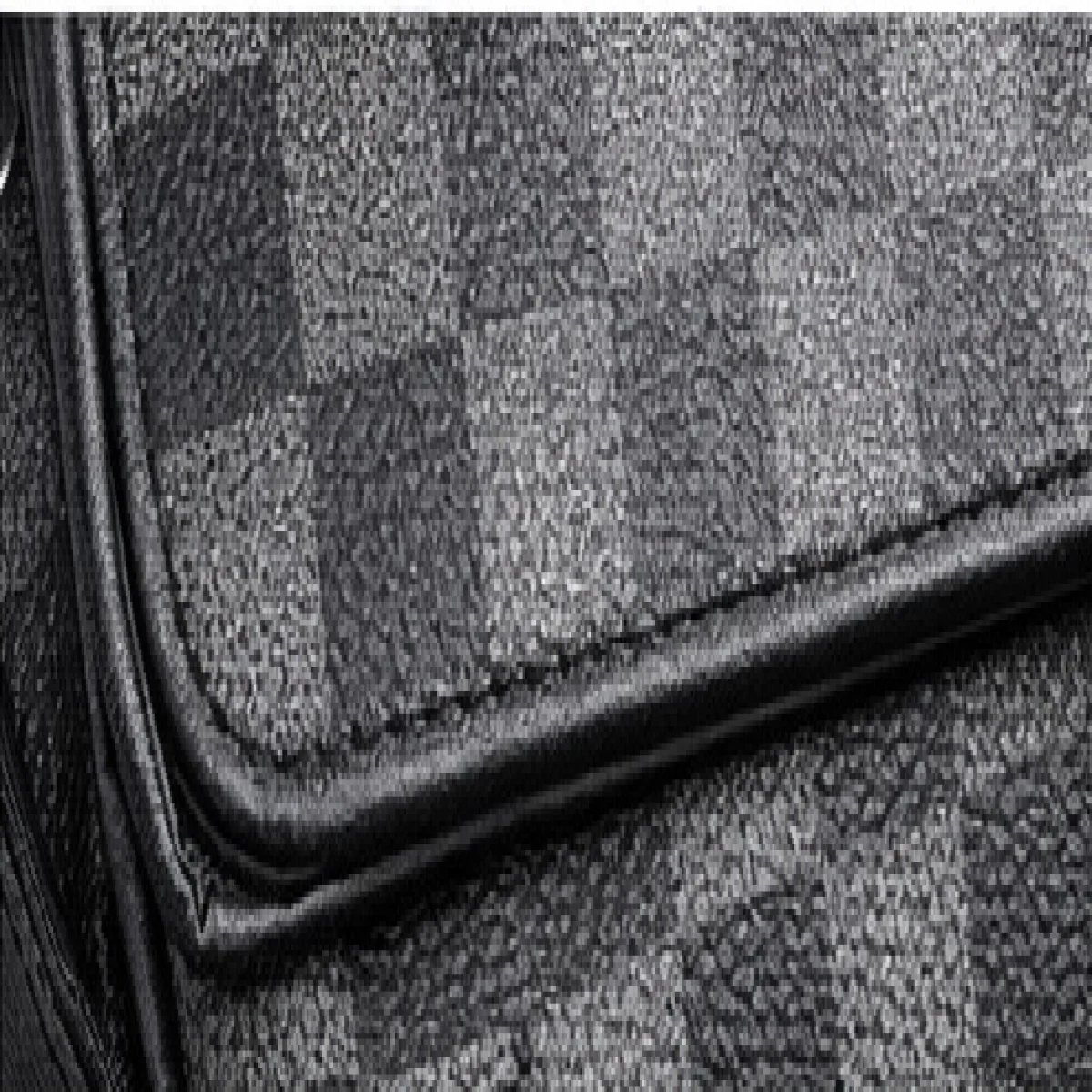 Louis Vuitton Damier Graphite Messenger Bag – Urban Classic - صورة 3