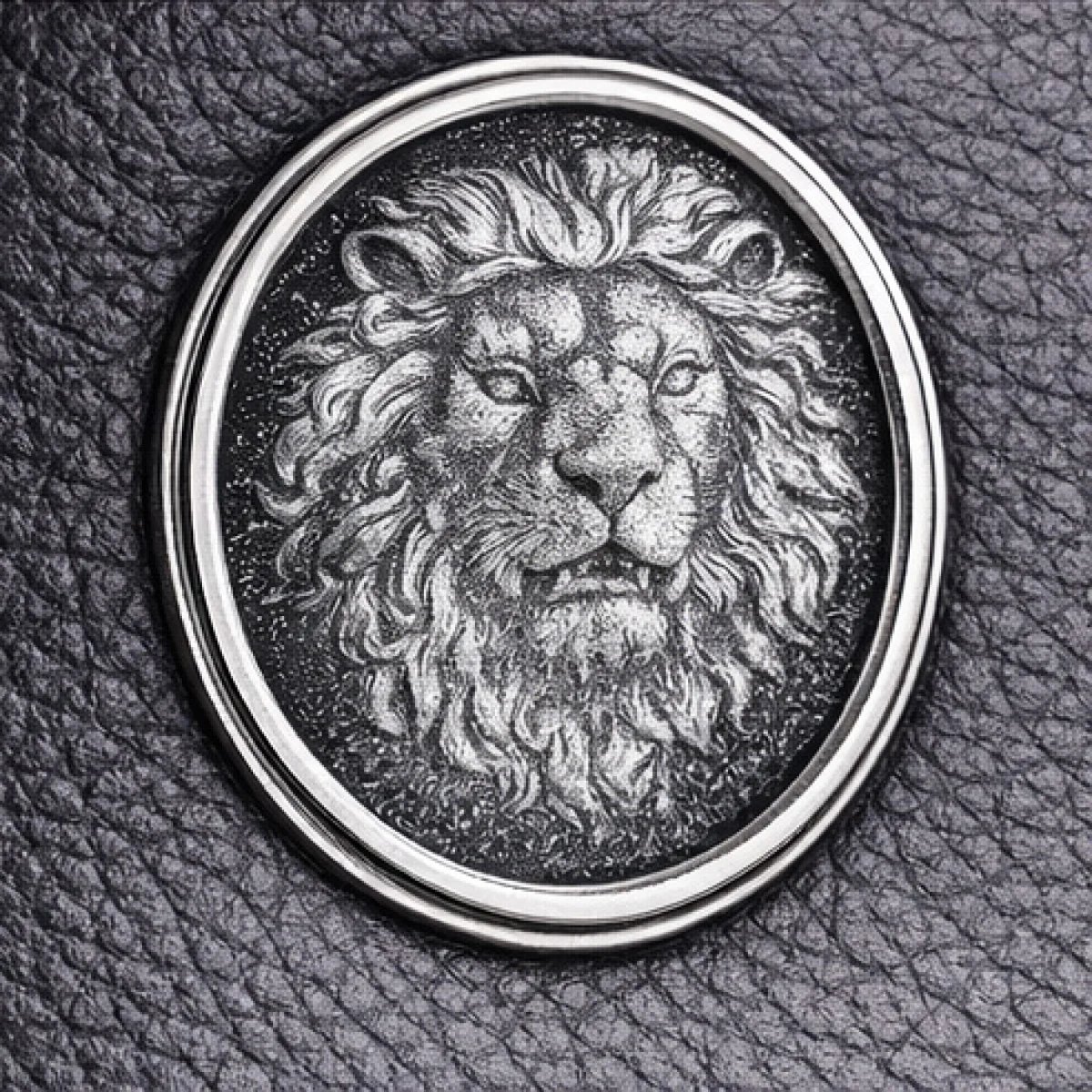 Medallion Classic Leather Zip Wallet – Black Edition - صورة 7