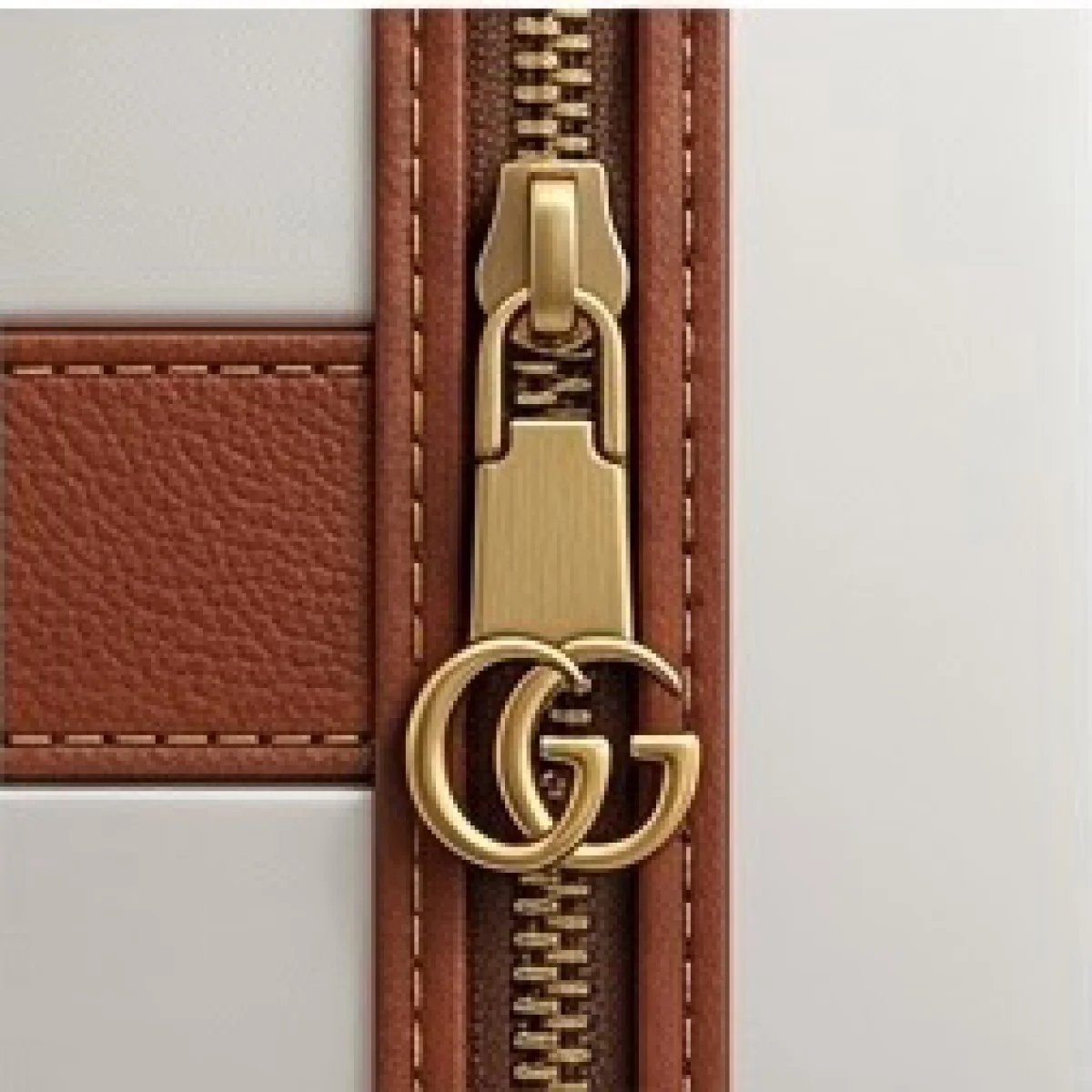 Gucci – Aluminum GG Logo Rolling Travel Suitcase Luxury Edition - صورة 2