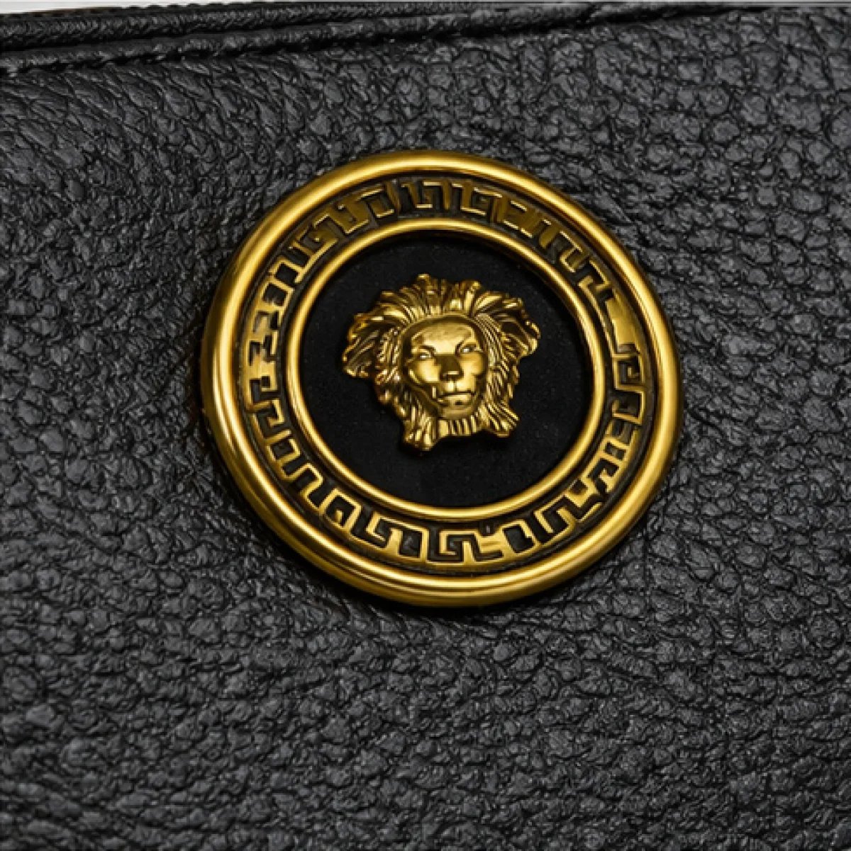 Versace – Medallion Leather Zip Clutch – Black & Gold Edition - صورة 2