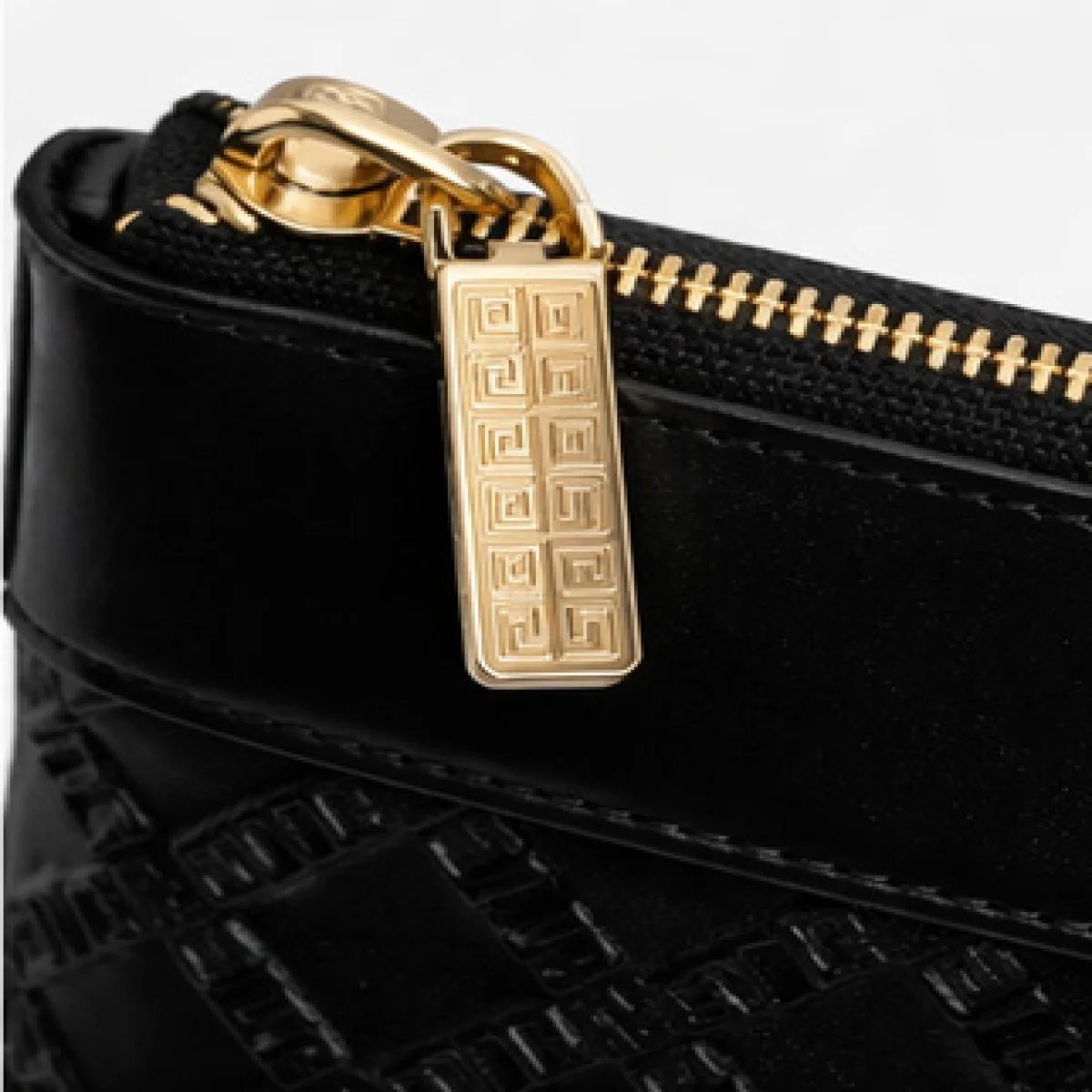 Versace Milano – Medusa Greca Quilted Leather Zip Clutch – Black Edition - صورة 4