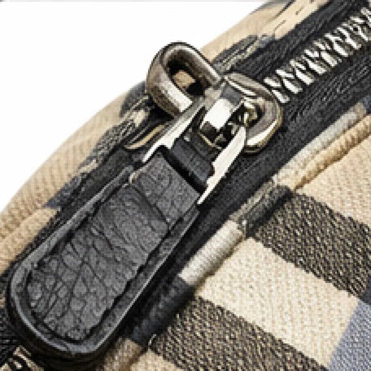 Burberry Vintage Check Crossbody Bag – Beige Classic Edition - صورة 2