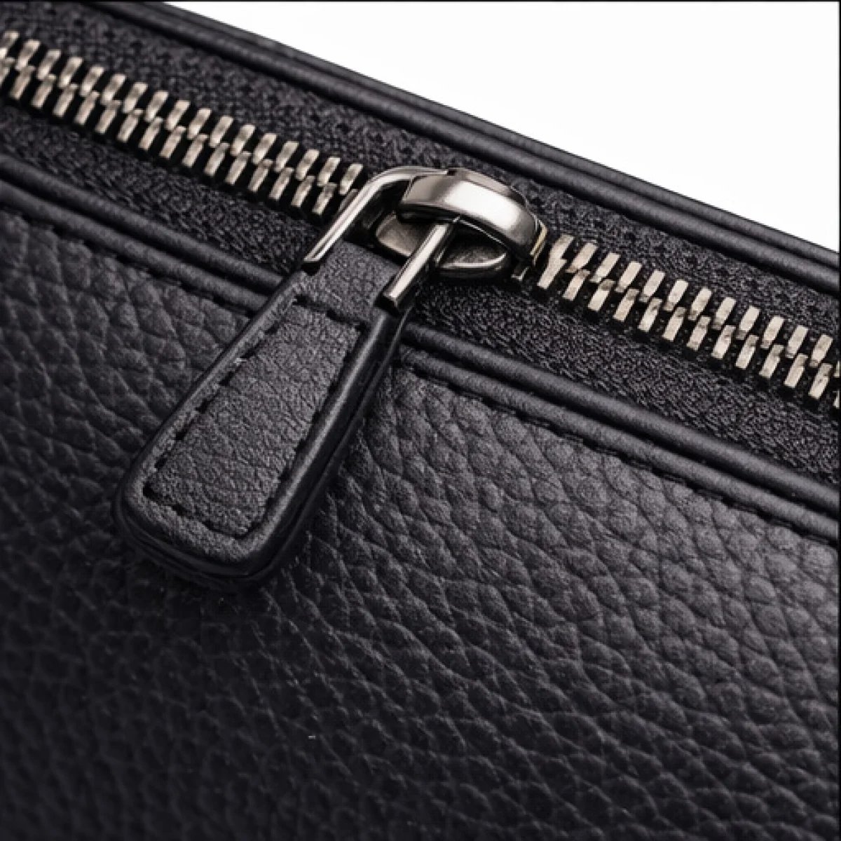 Maison Medallion Milano – Medallion Classic Leather Zip Wallet – Black Edition - صورة 3
