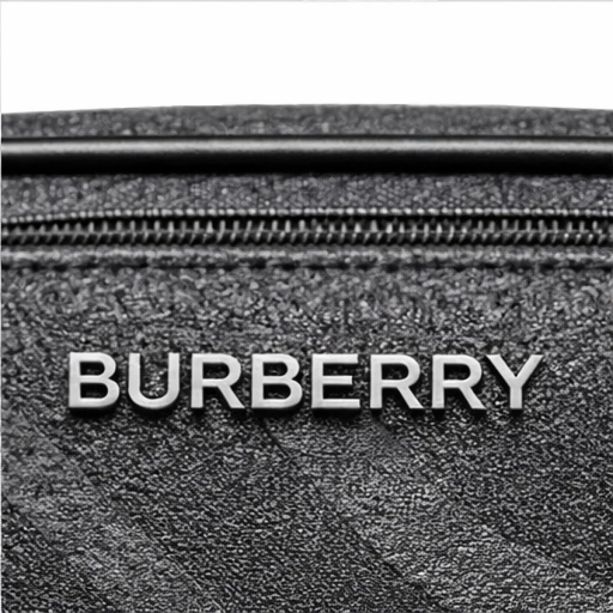 Burberry Embossed Leather Crossbody Bag – Black Edition - صورة 6