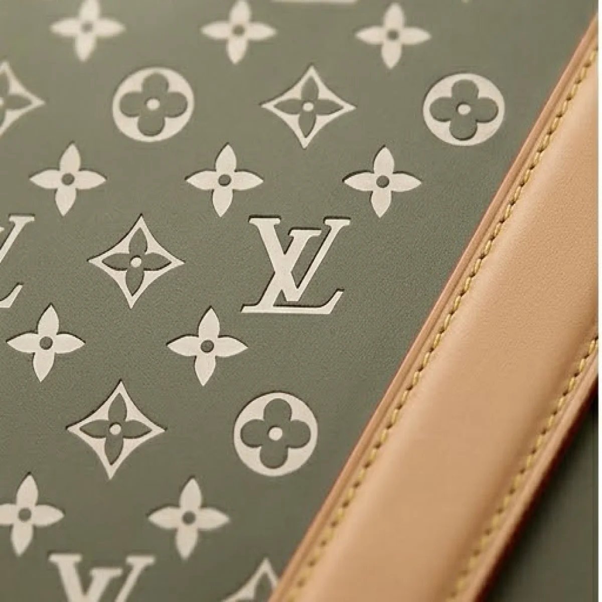Louis Vuitton – Monogram Olive Cabin Rolling Suitcase Premium Edition - صورة 2