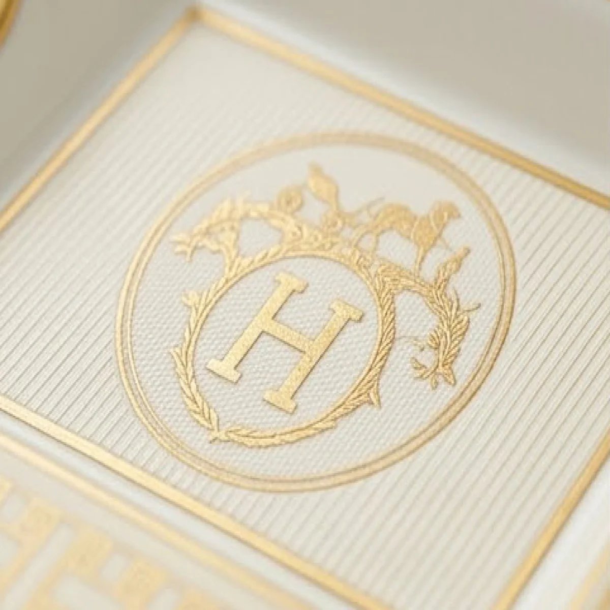 HERMÈS – Luxury Gold Accent Serving Dish - صورة 5