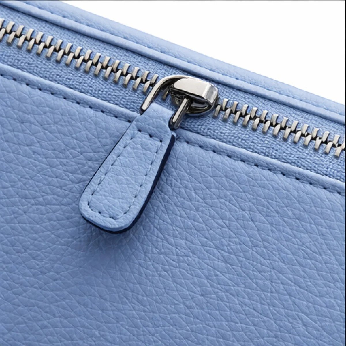 Horizon Elite – Signature H Leather Zip Clutch – Sky Blue Edition - صورة 3
