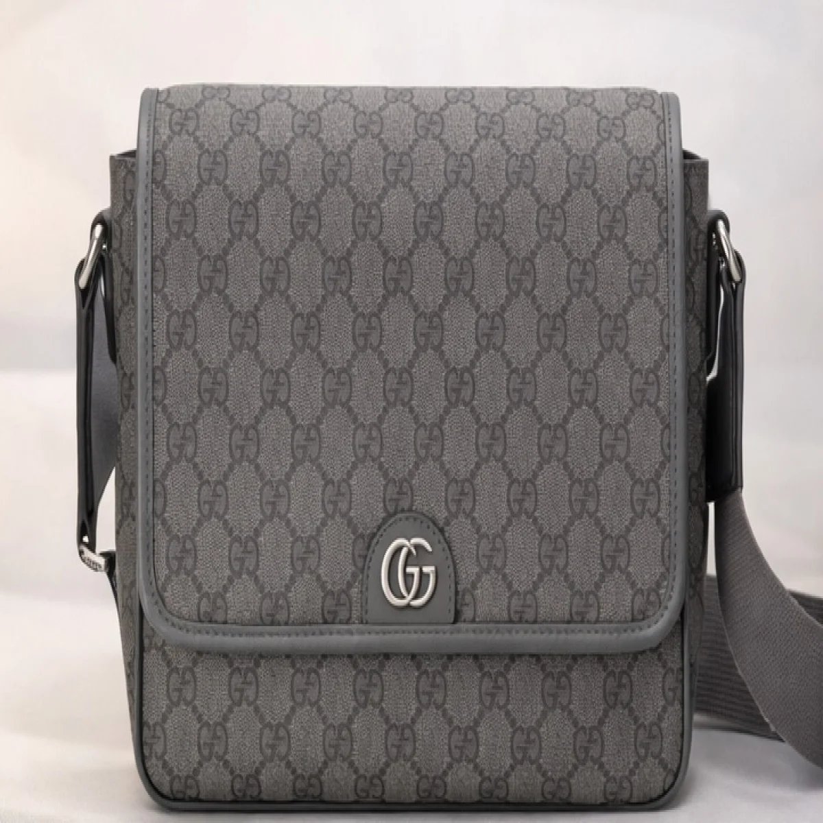 Gucci GG Supreme Canvas Messenger Bag - صورة 10