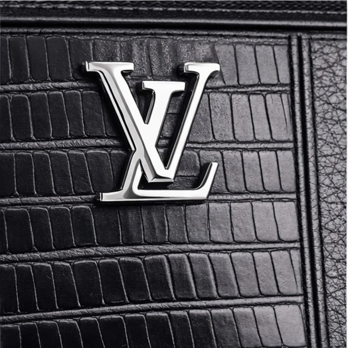 : Louis Vuitton Croc-Texture Leather Pouch – Black Edition - صورة 3