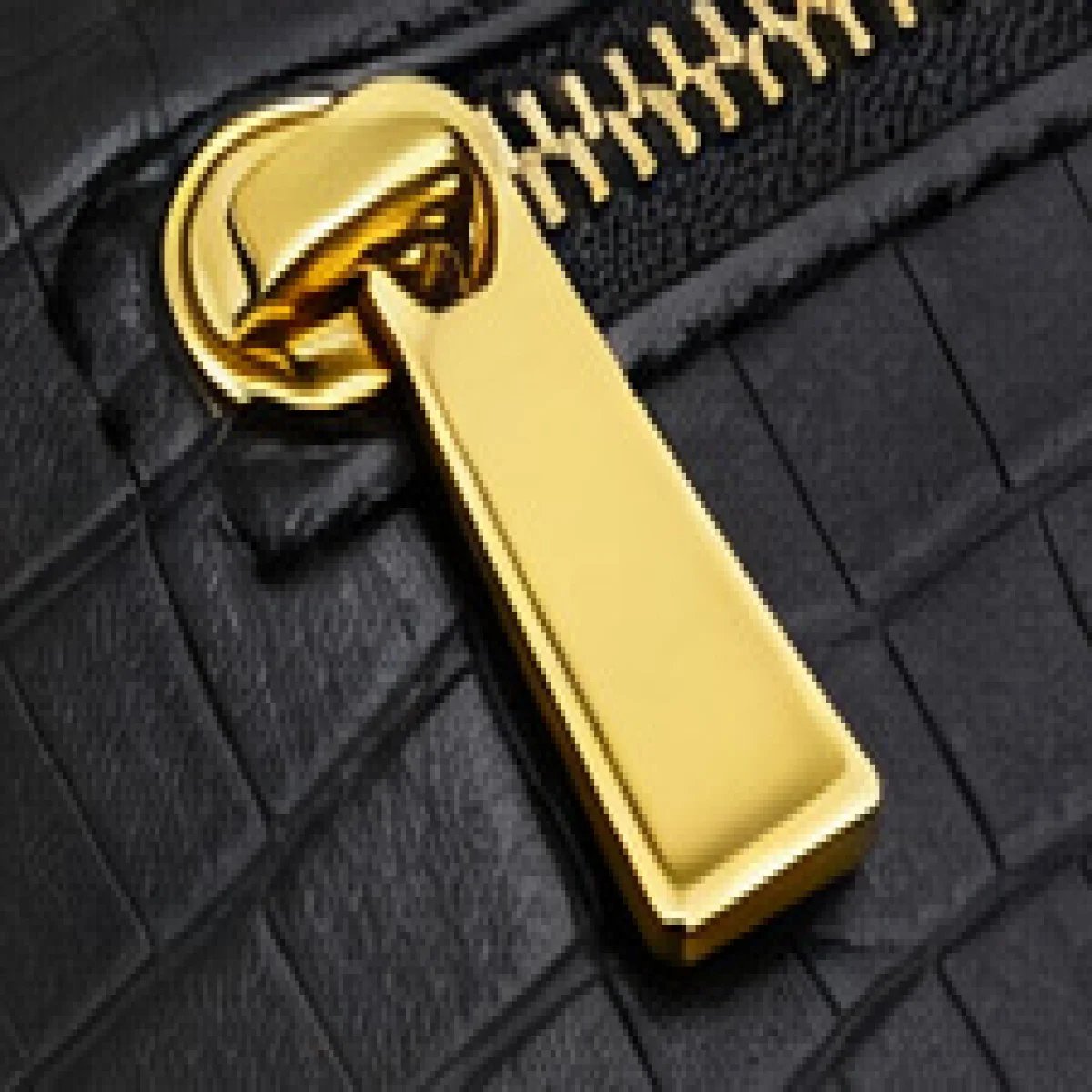 Montblanc – Croc-Embossed Leather Zip Clutch – Black Edition - صورة 2