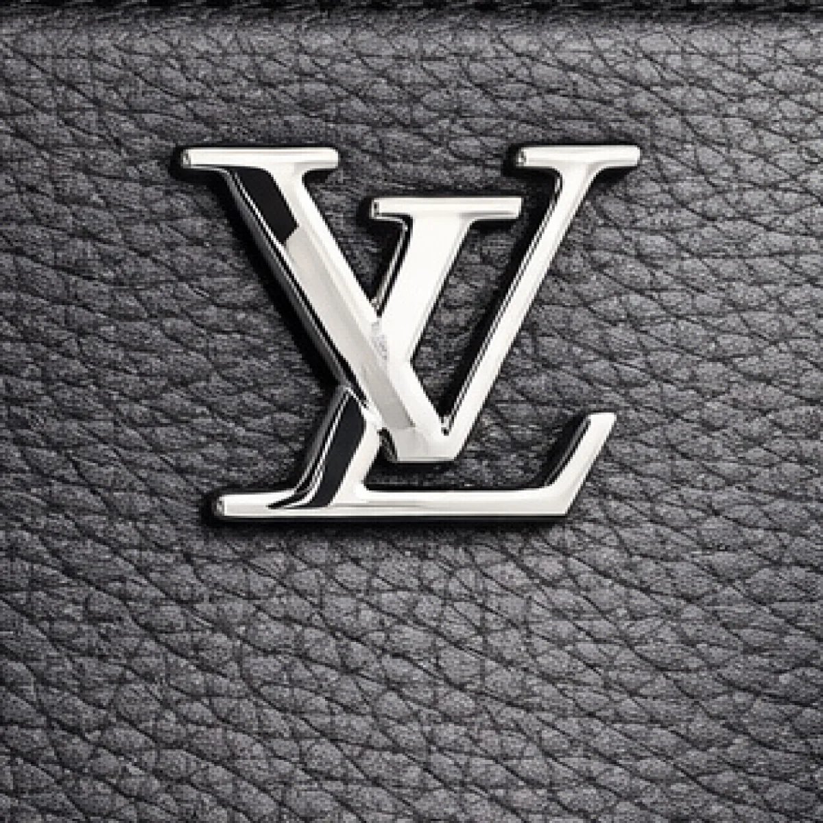 Louis Vuitton Monogram Leather Pouch – Black Edition - صورة 4
