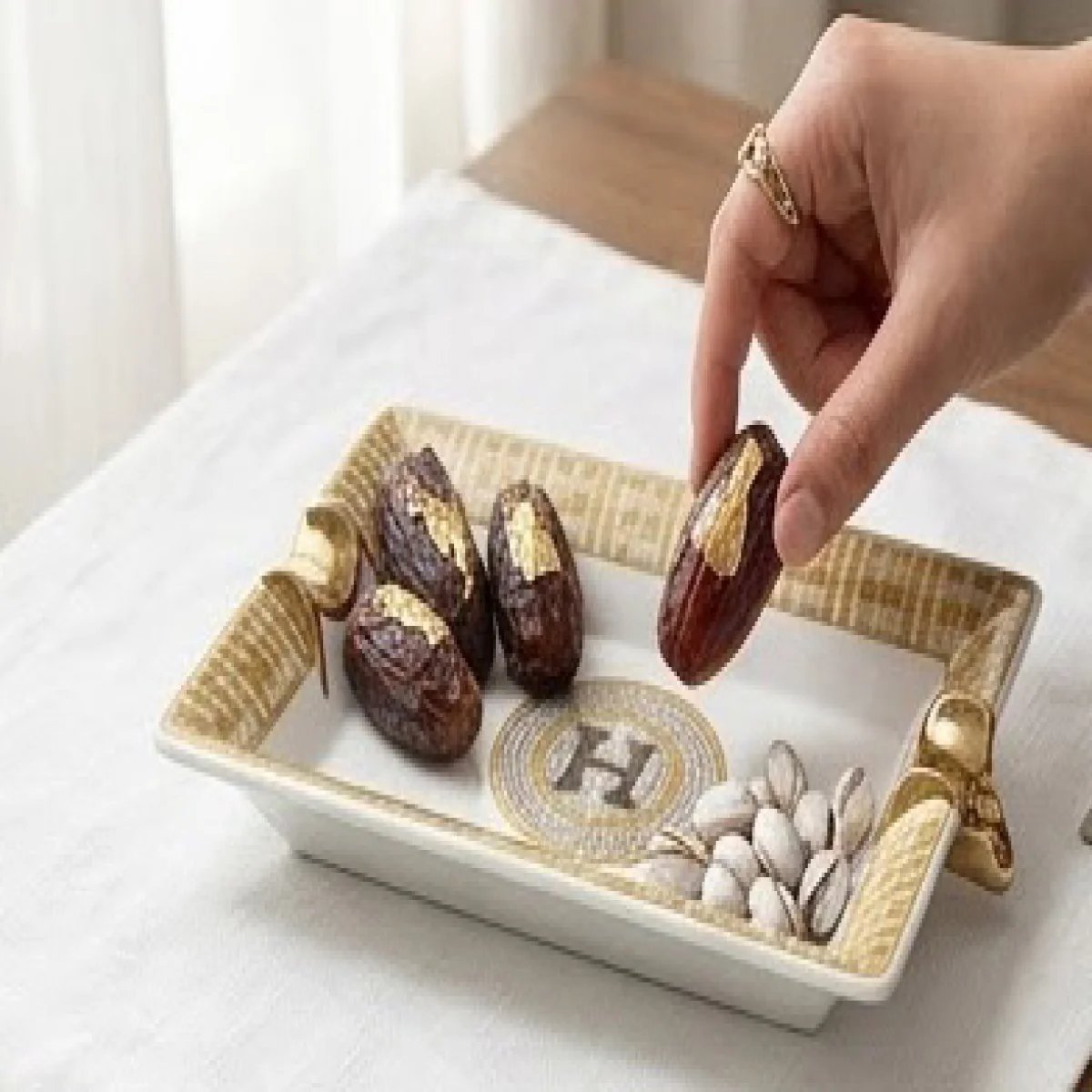 HERMÈS – Luxury Signature Gold Serving Dish - صورة 2