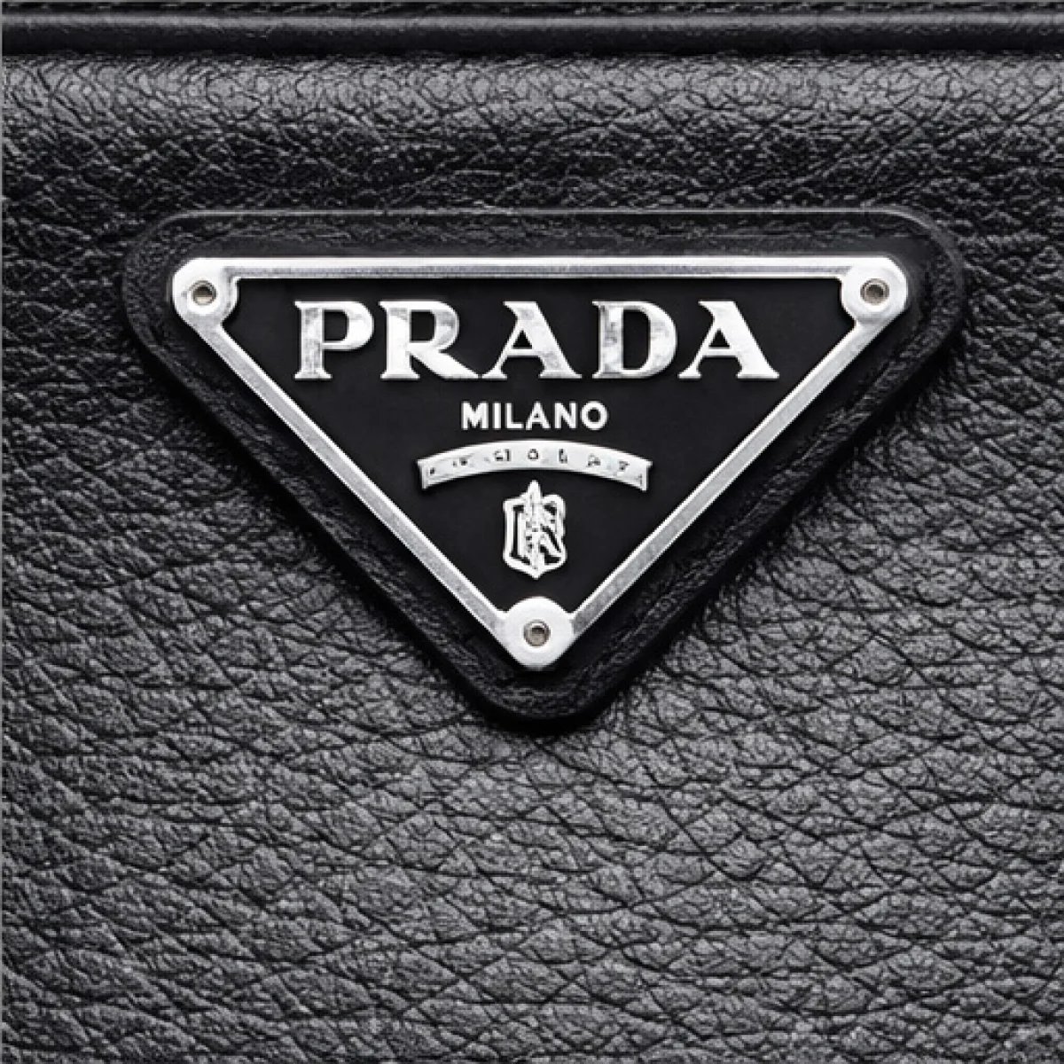 Prada – Smooth Leather Zip Clutch – Black Edition - صورة 2