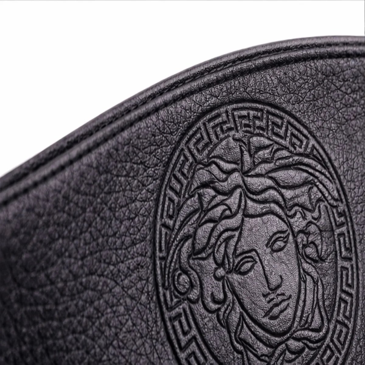 Versano Medusa Milano – Medusa Heritage Embossed Leather Zip Clutch – Black Edition - صورة 2