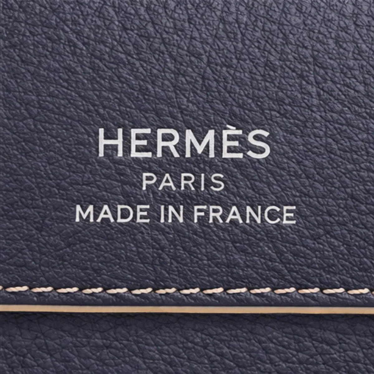 Hermès Messenger Leather Bag – Navy Edition - صورة 7