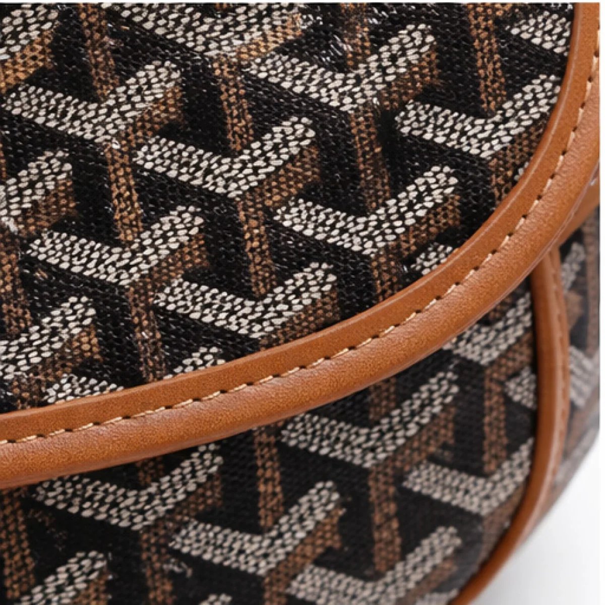 Goyard Belvedere Mini Crossbody Bag – Classic Monogram Brown - صورة 2