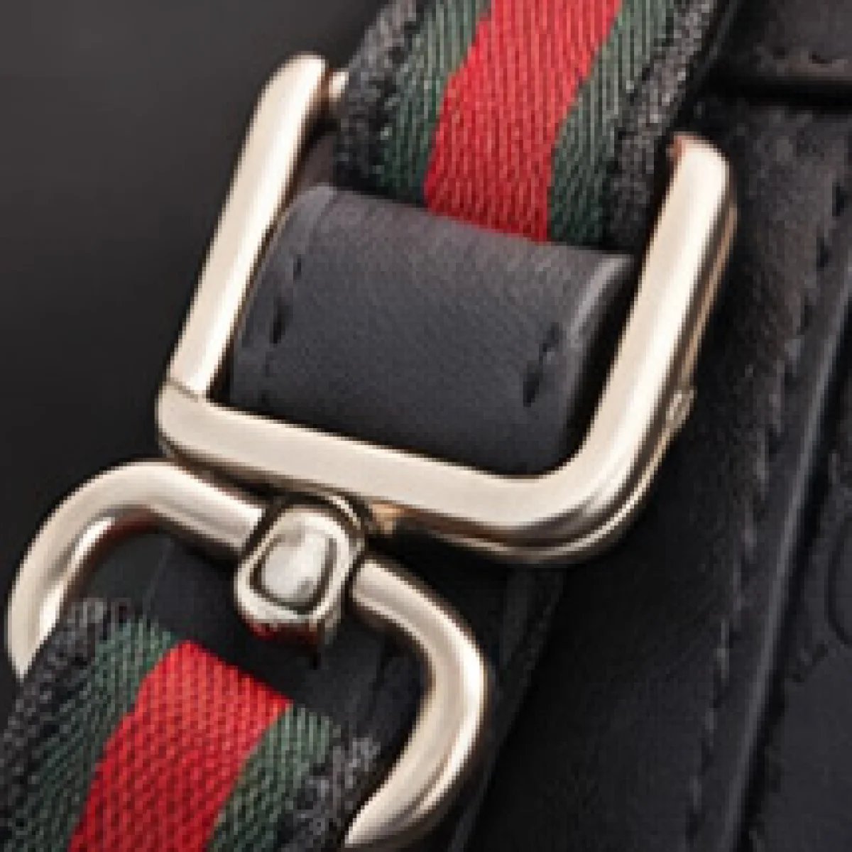 Gucci GG Embossed Messenger Shoulder Bag - صورة 6