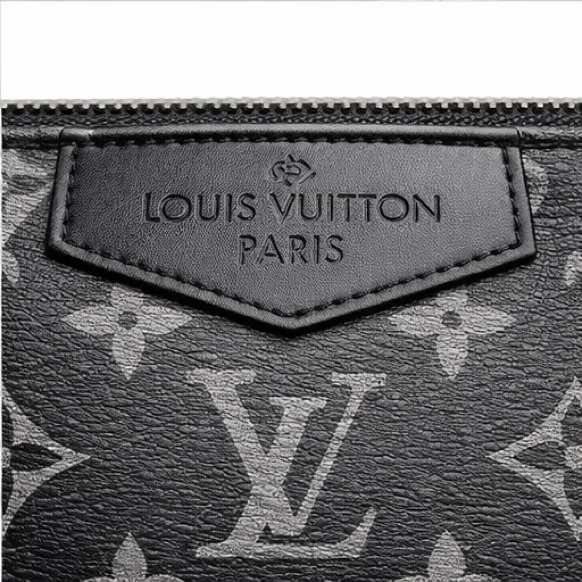 Louis Vuitton Monogram Eclipse Messenger Bag – Classic Edition - صورة 2