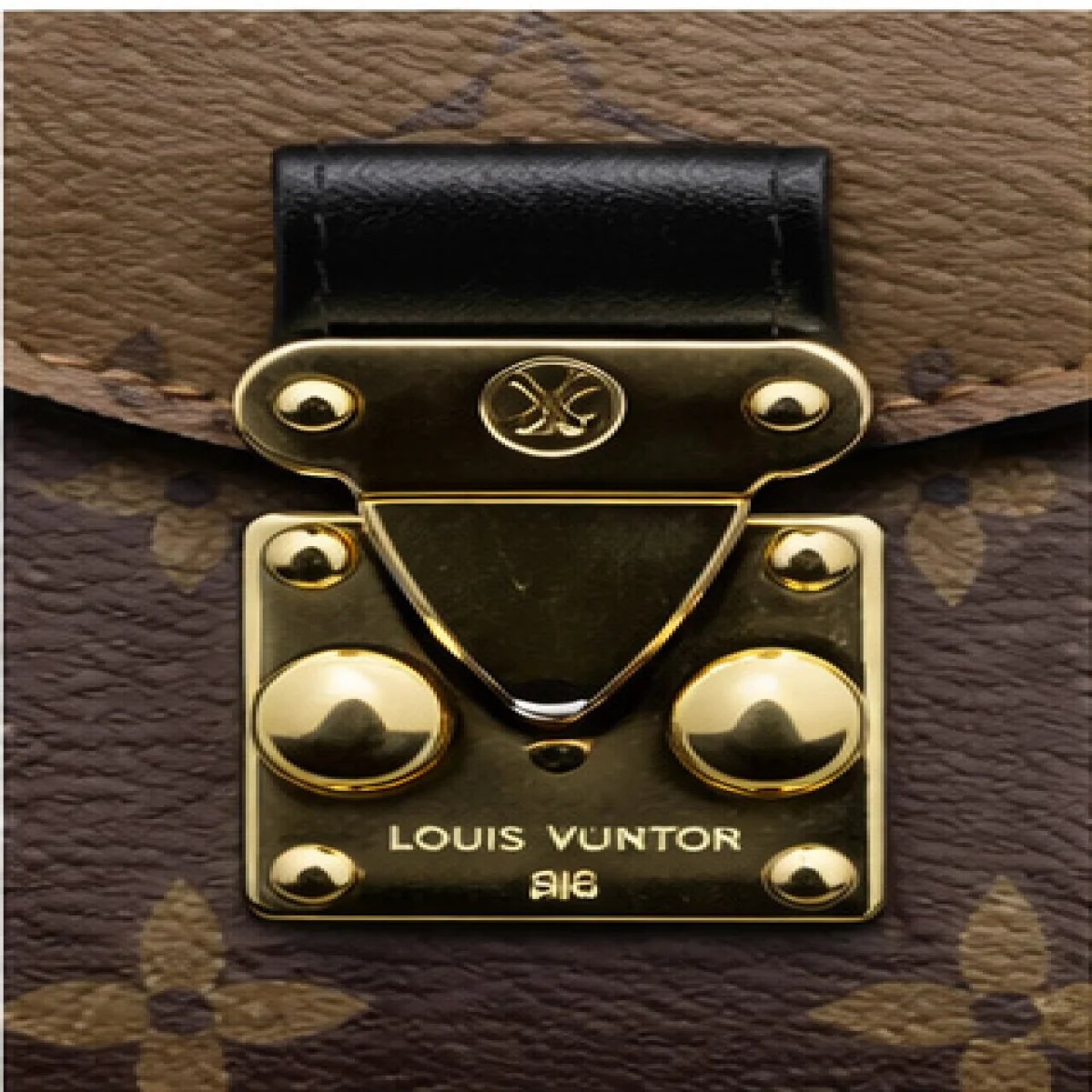 Louis Vuitton Pochette Métis Monogram Reverse - صورة 4