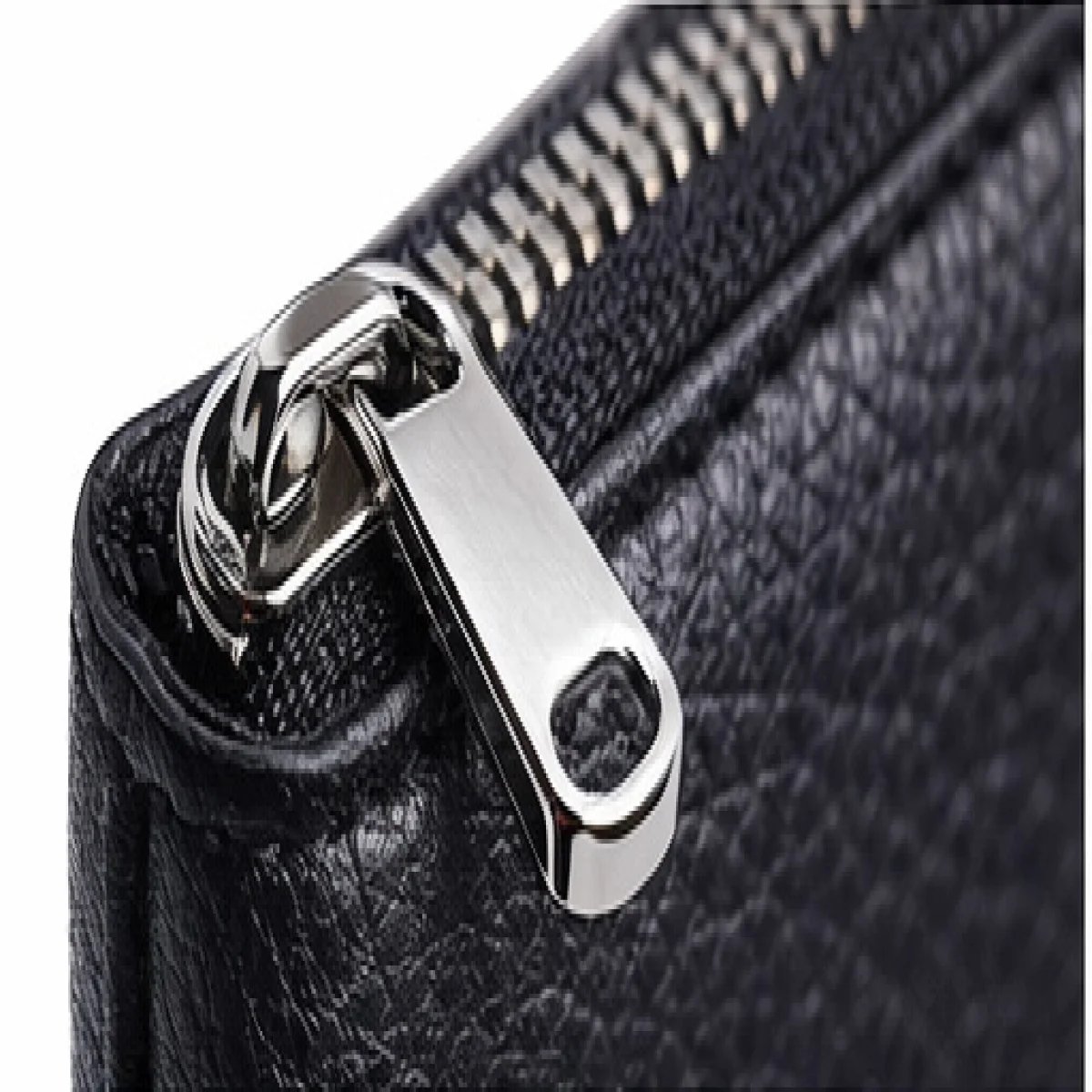 Medallion Classic Leather Zip Wallet – Black Edition - صورة 3