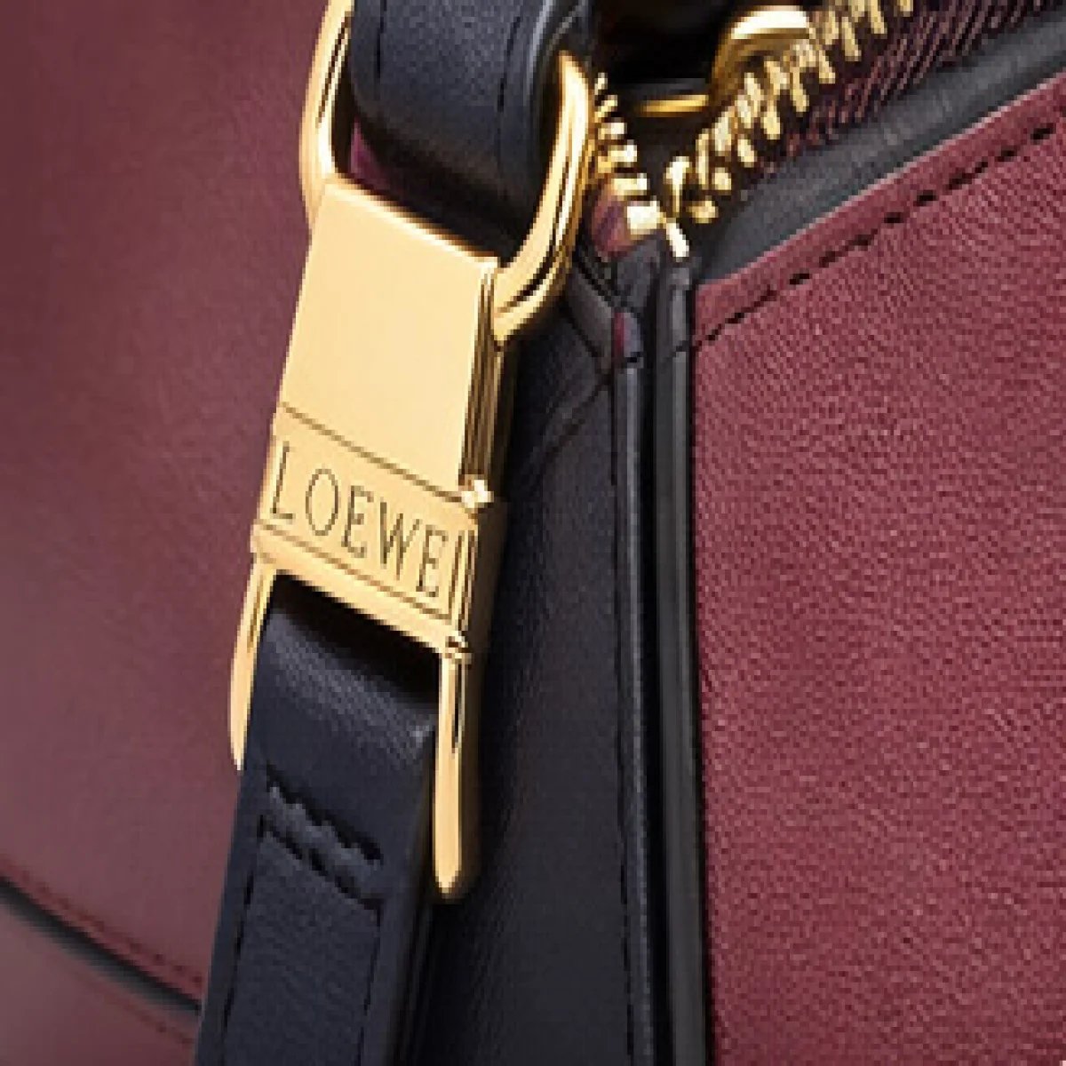 Loewe Puzzle Small Leather Bag - صورة 7