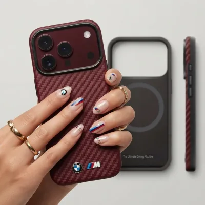 كفر BMW MagSafe من جلد PU بنمط Carbon مع شعار معدني لهاتف iPhone 18 Pro Max