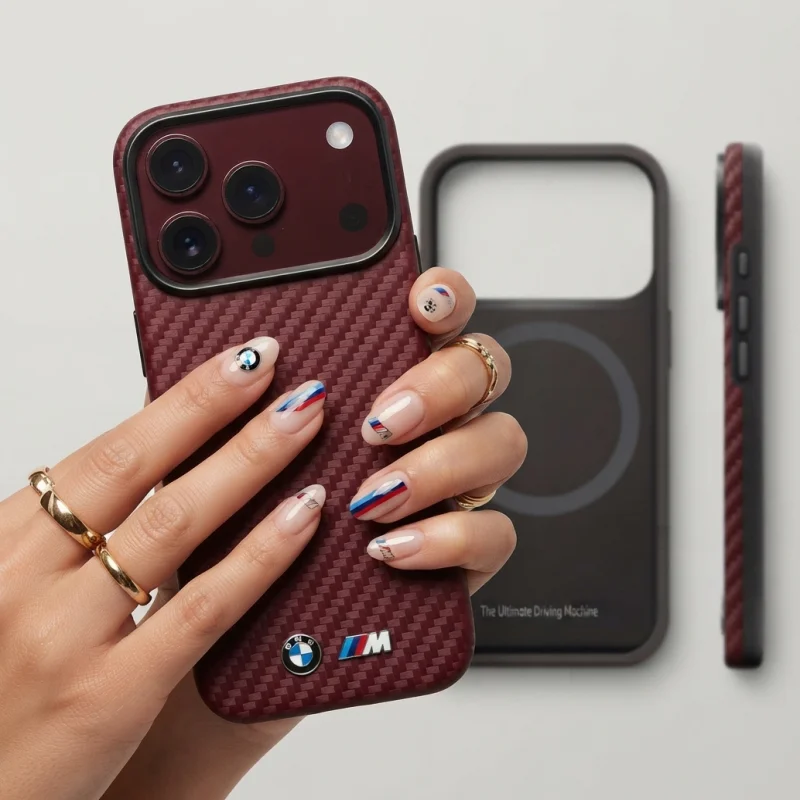 كفر BMW MagSafe من جلد PU بنمط Carbon مع شعار معدني لهاتف iPhone 18 Pro Max