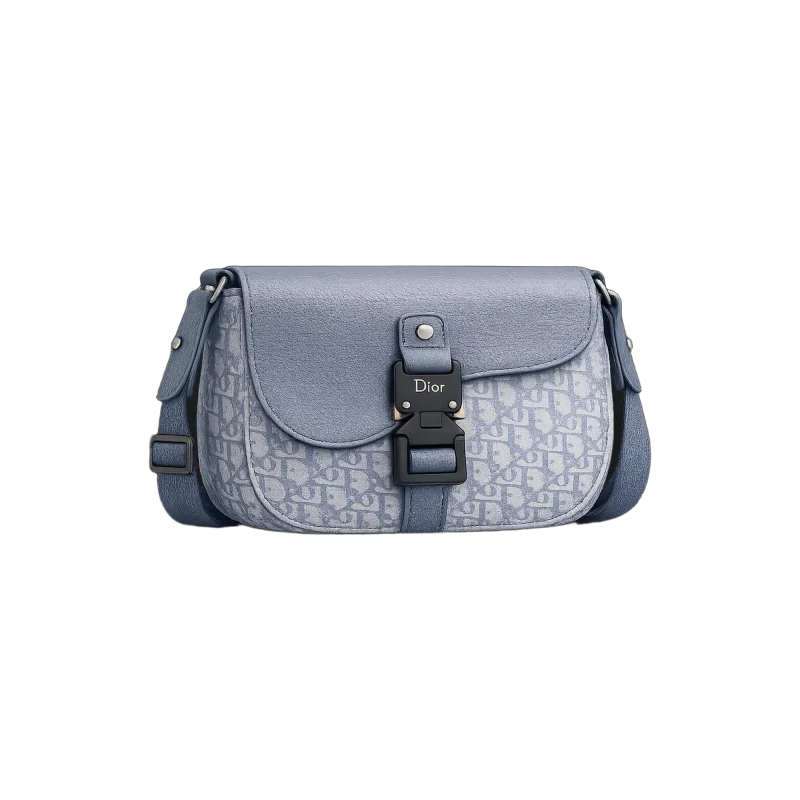 Oblique Leather Crossbody Saddle Bag | تصميم فاخر كلاسيكي | باقر ستور العراق